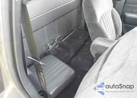 2000 Chevrolet S-10 Ls from USA, damaged, VIN 1GCCS19W1Y8258965